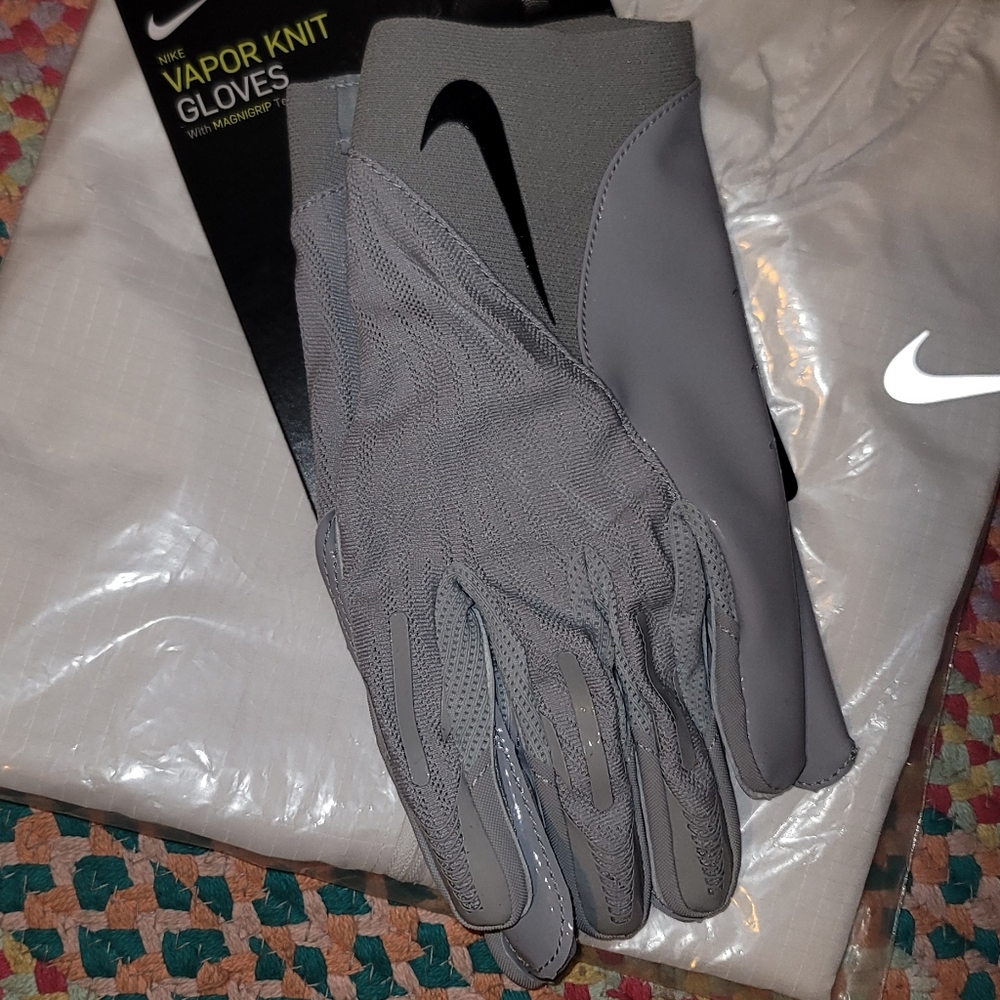 Nike Vapor Knit Elite Magnagrip Football Receiver Gloves  Gray DM0056-088